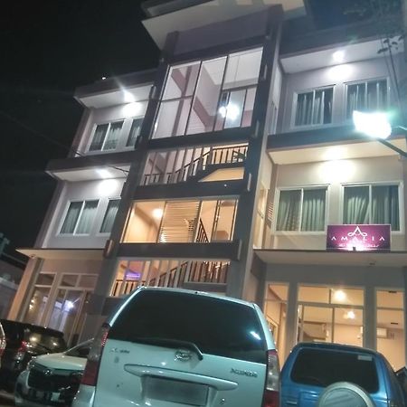 Hotel Amalia Malioboro Джокьякарта Экстерьер фото